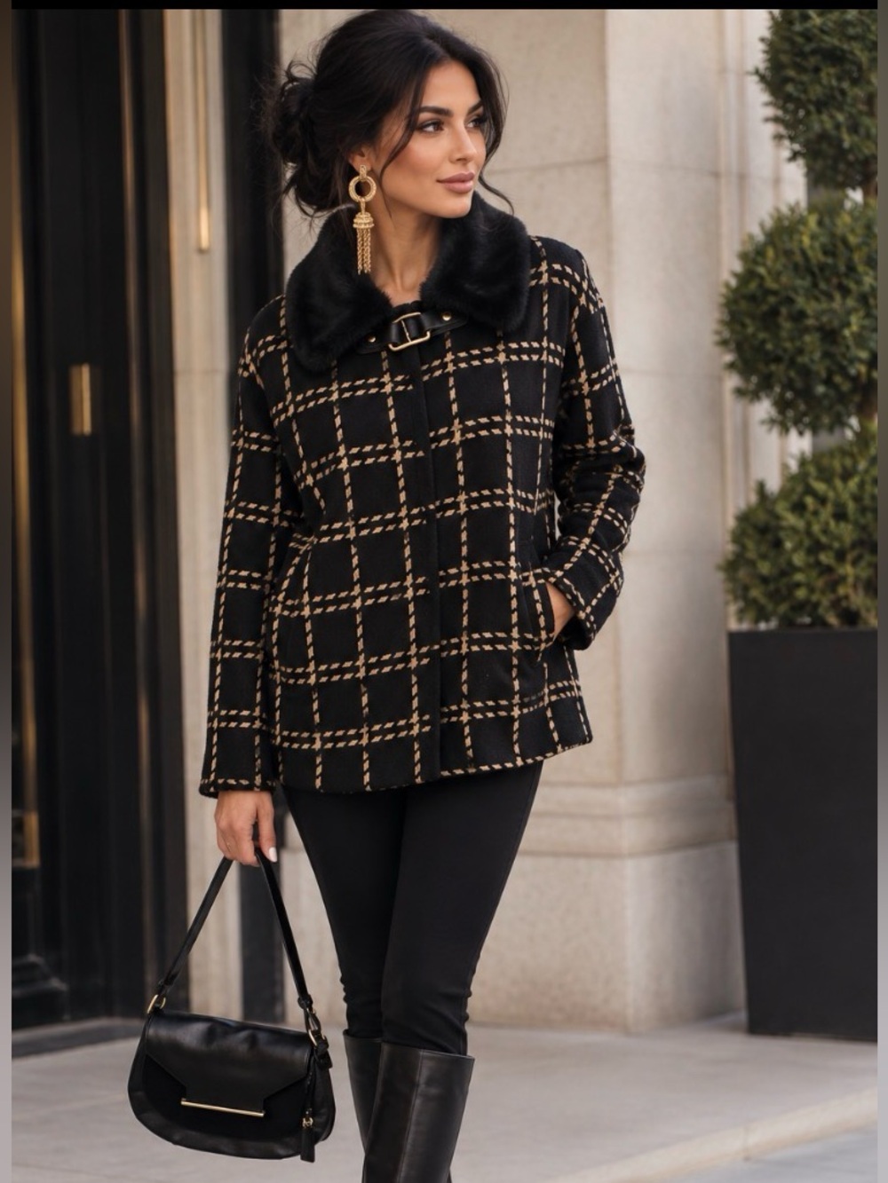 Old money, classic Badgley Mischka Black and tan with gold clasp Faux Fur Collar